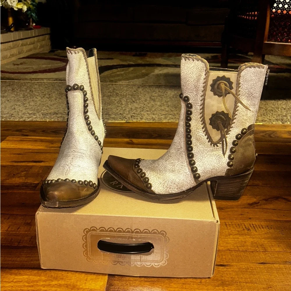 Double D Ranch Old Gringo ~ Size 10 ~ White & Brown Studded Ankle Boots ~ New - Picture 3 of 16